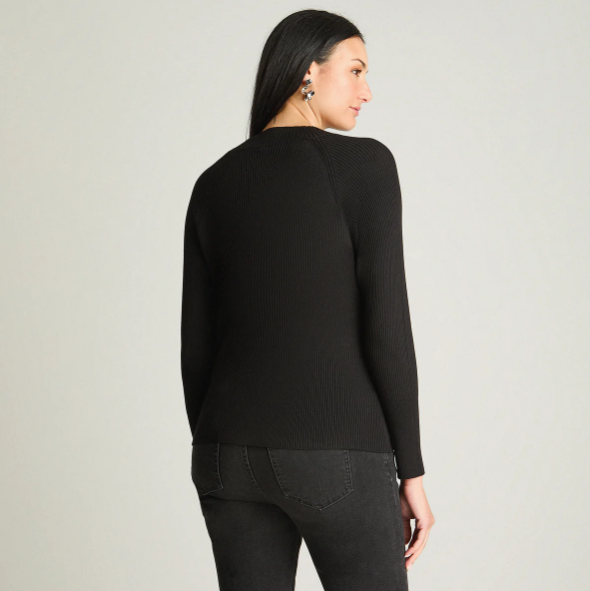 SWEATER ESCOTE REDONDO CON APLICACION